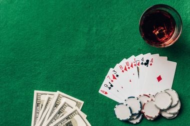 Live Sic Bo dealer shaking dice cup on misteruntung88 slot